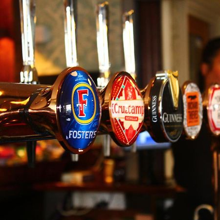 Kings Arms Hotel บิสเตอร์ ภายนอก รูปภาพ