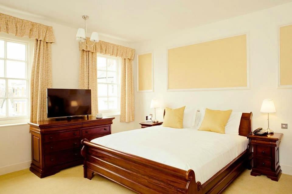 Kings Arms Hotel บิสเตอร์ ภายนอก รูปภาพ