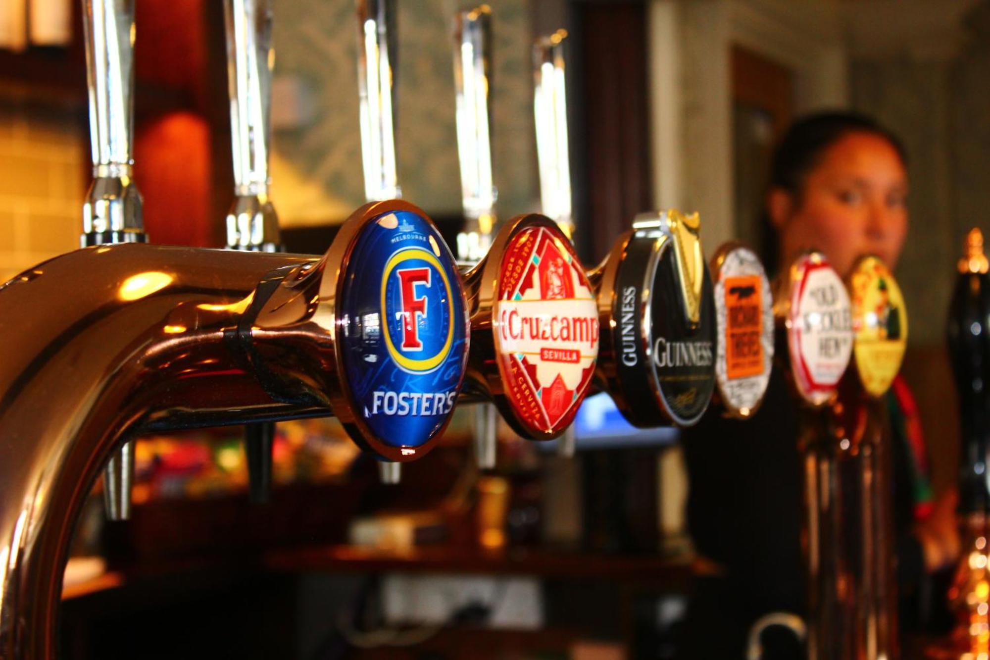 Kings Arms Hotel บิสเตอร์ ภายนอก รูปภาพ